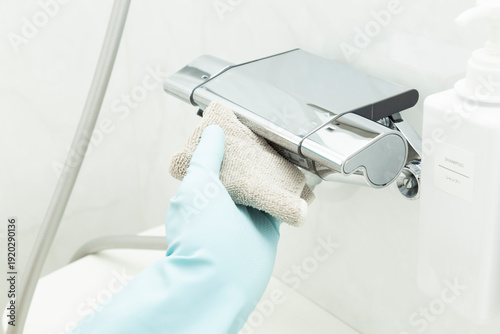 浴槽水栓の水垢掃除