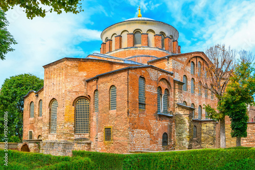 Tableau sur toile Hagia Irene or Aya Irini is a Byzantine Orthodox church located next to Topkapi Palace in Istanbul, Turkey