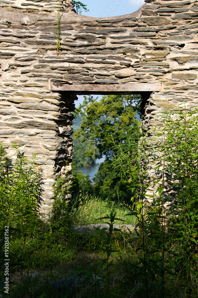 Fototapeta premium doorway in the stone
