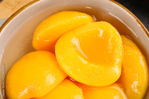 Cuadro en lienzo Canned Yellow Peach Halves in Syrup - Fresh Preserved Fruit in White Bowl
