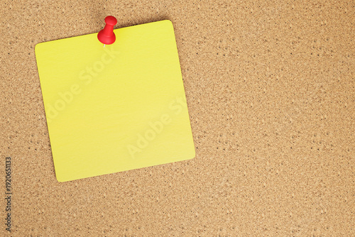 Billede på lærred One single yellow sticky post it note oblong on a cork bulletin or notice board