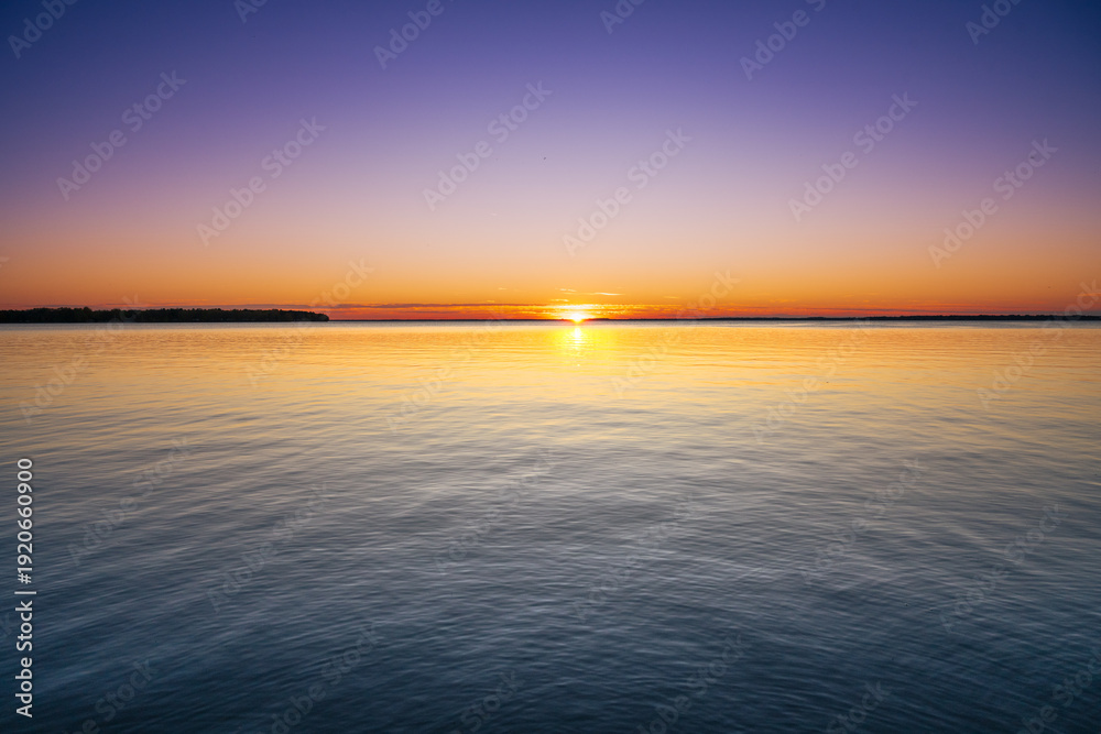 Obraz premium Sunset over midwest lake