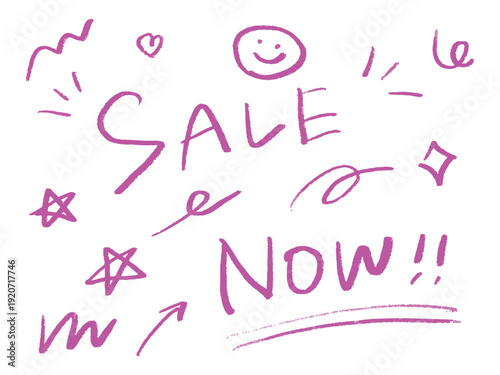 「SALE NOW!!」の文字と星やスマイルの手書きイラストセット（パープル、クレヨン・チョーク風の質感、ポップで可愛いセール販促用ベクター素材）