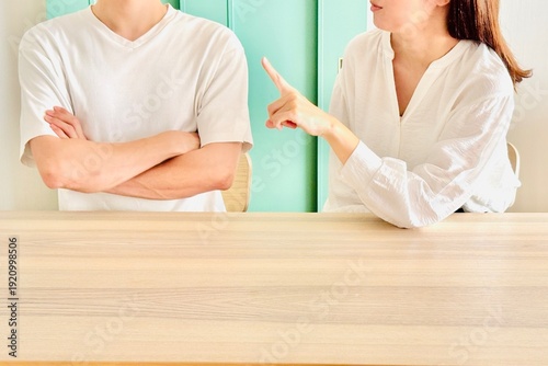 Quadro su tela 口論する夫婦・カップル（妻が夫に指摘）