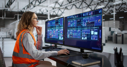 Foto Female SCADA Operator Efficiently Controls Modern Factory Technology Process