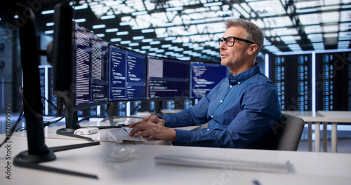 Schilderij op canvas Cloud Data Center Engineer Securing Business Operations