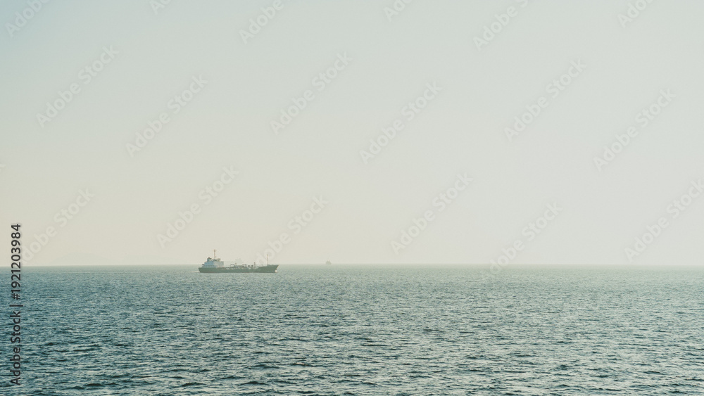 Obraz premium 愛媛県八幡浜市から大分県別府市までのフェリー航路からの風景