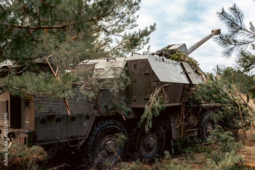 Φωτογραφία Suzanne self-propelled artillery mount in the forest on position
