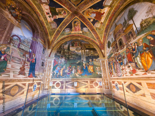 Tableau sur toile Baglioni Chapel frescoes by Pinturicchio in the Collegiate Church of Santa Maria