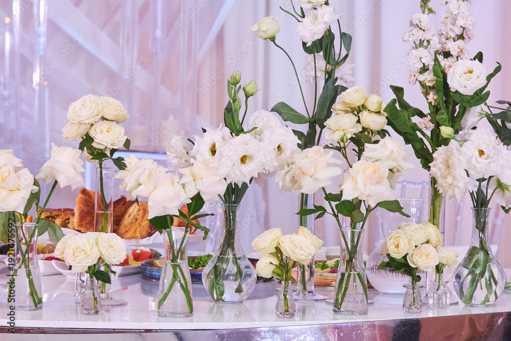 Obraz premium The decor of the wedding table. A celebration in honor of the newlyweds