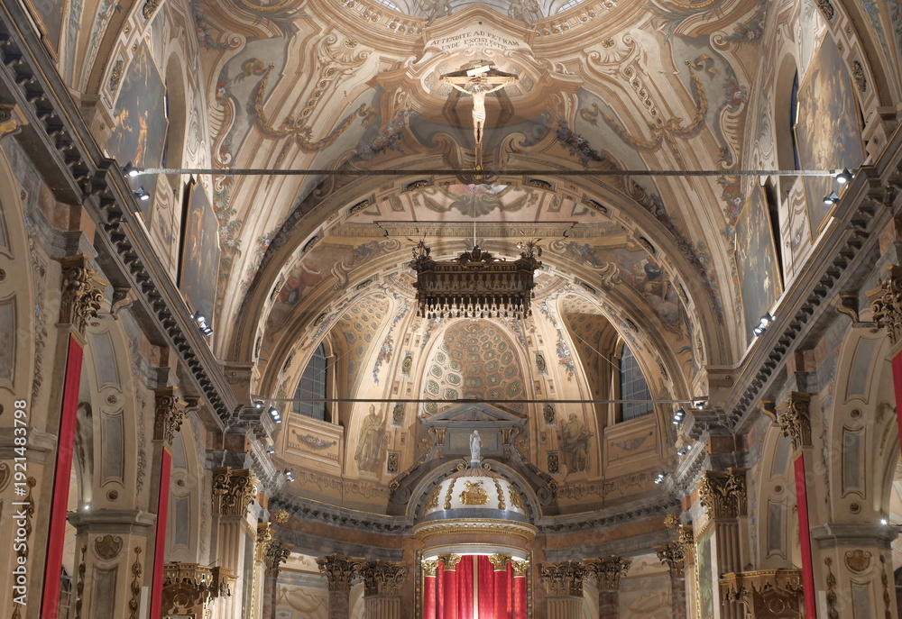 Fototapeta premium Interieur of San Martino basilic in Treviglio, Bergamo, Italy
