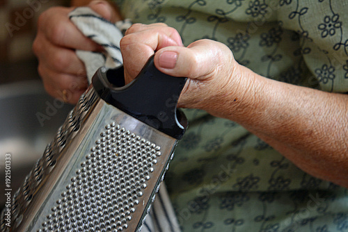 Drying of a cheese stele grater.