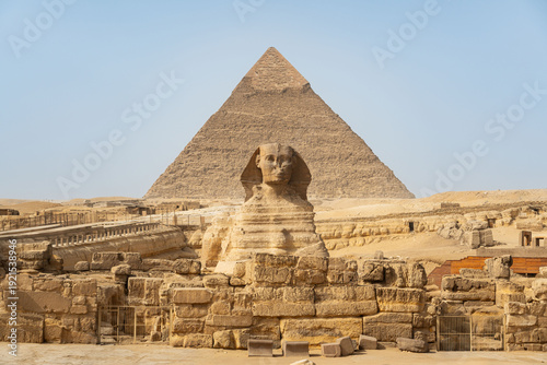 Symmetrical view of the Great Sphinx and the Great Pyramid of Khufu on the Giza Plateau, Egypt