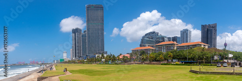 Slika na platnu Colombo Skyline with Galle Face Green Overlooking the Indian Ocean, Sri Lanka