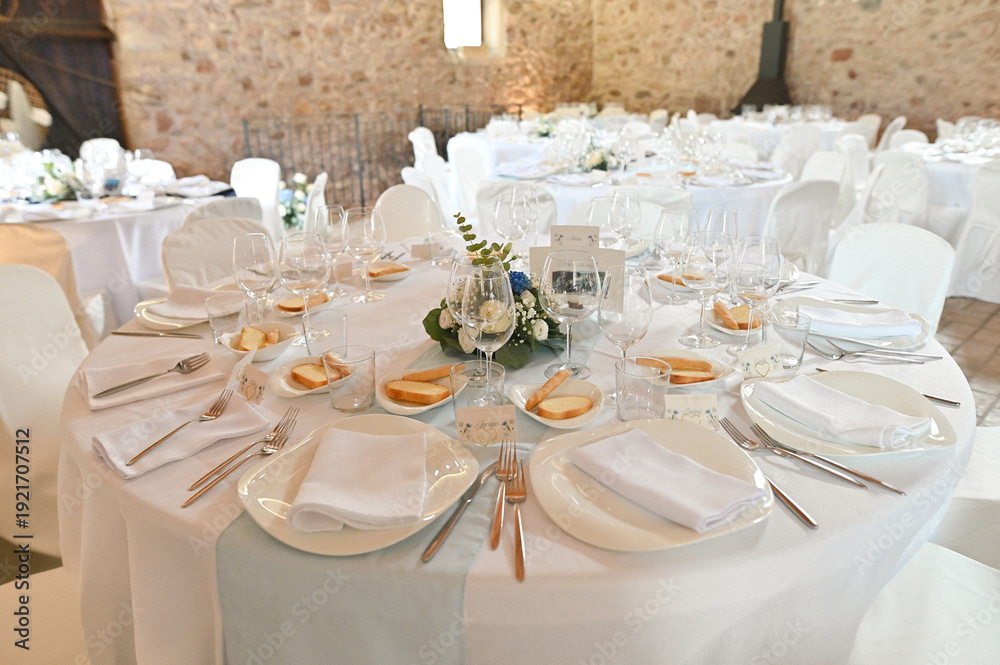Fototapeta premium Elegant Wedding Reception Table Setting with Floral Centerpiece