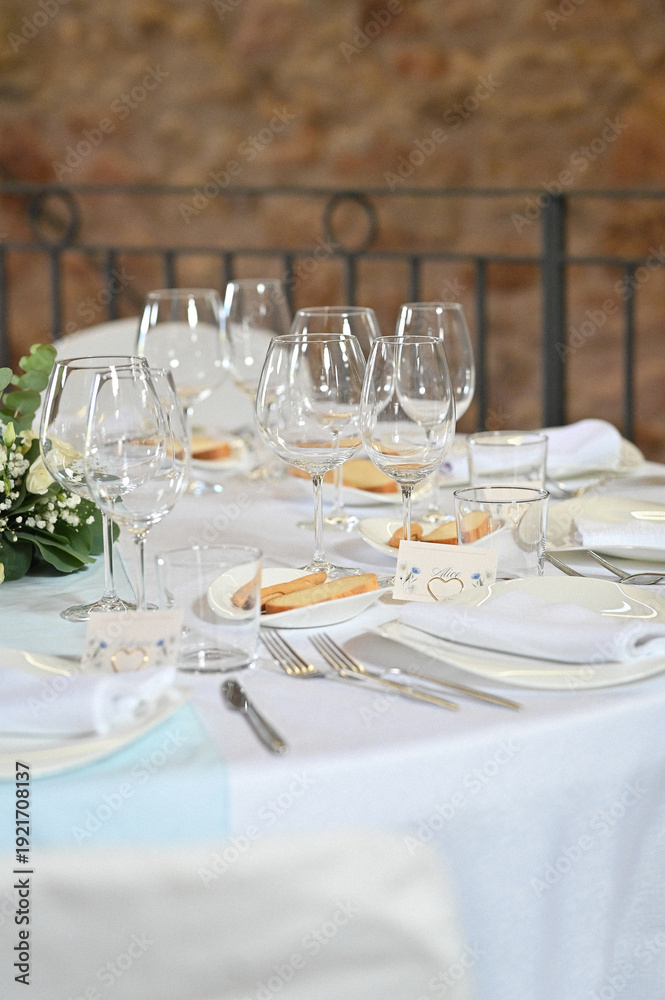 Fototapeta premium Elegant Table Setting for a Wedding Reception