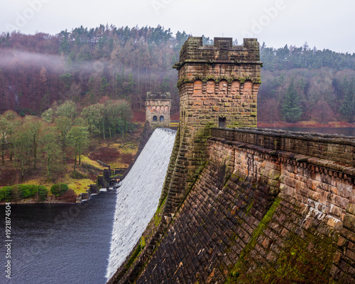 Quadro em tela Howden Dam Reservoir at Upper Derwent, Peak District