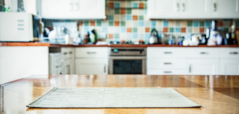 Obraz premium blurred kitchen interior with napkin on table