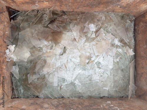 家の解体で出た産廃の割れたガラス