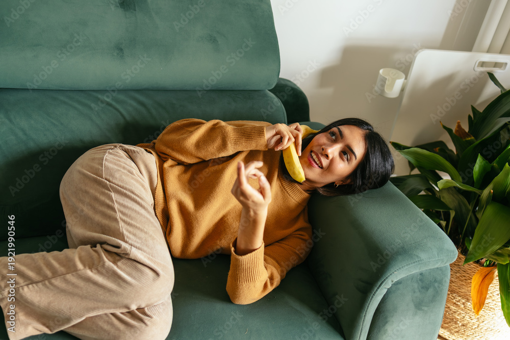 Obraz premium Woman calling with banana for fun communication