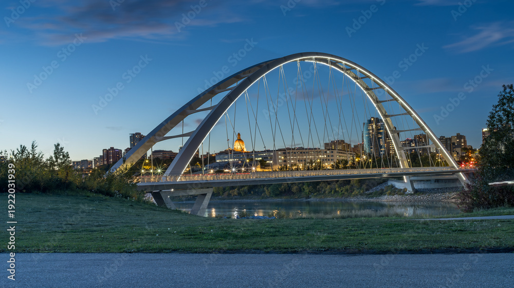 Obraz premium The Edmonton skyline at dusk