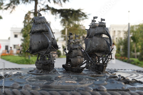 Φωτογραφία A commemorative sign dedicated to the feat of the brig Mercury
