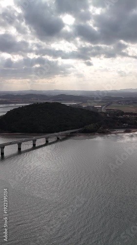 Wallpaper Mural 日本のドローン映像　山口県の周防大橋 Torontodigital.ca