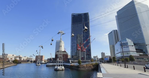 横浜の街並みと都市開発の風景
