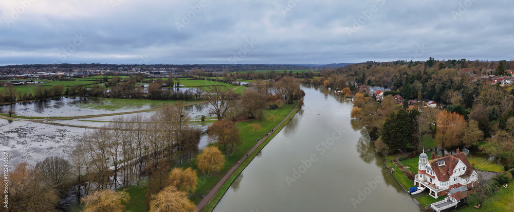 Obraz premium Aerial photograph of Caversham Heights in Reading, UK, showing residential housing, river thames greenery, and suburban streets from an elevated drone perspective in a suburban English neighborhood.
