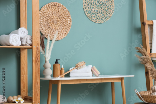 Massage body brushes, vase ...