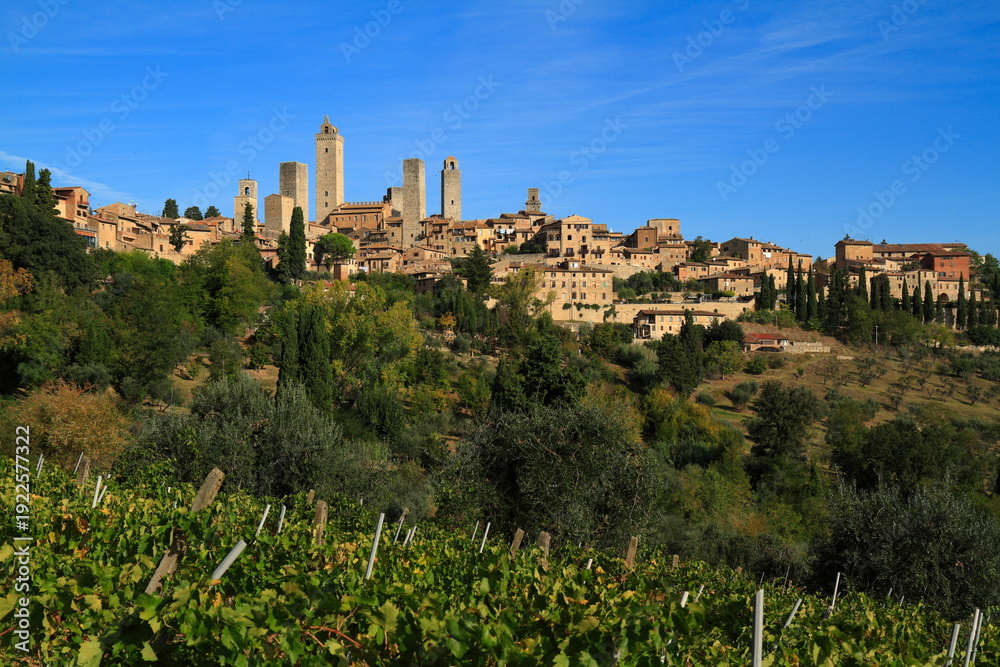 Fototapeta premium San Gimignano's Historic Medieval Towers in Tuscany, Italy