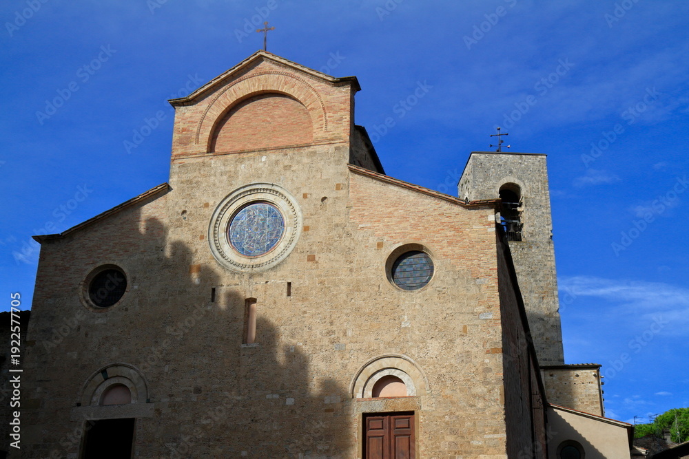 Fototapeta premium The historic medieval center of the Italian hill town of San Gimignano, Italy