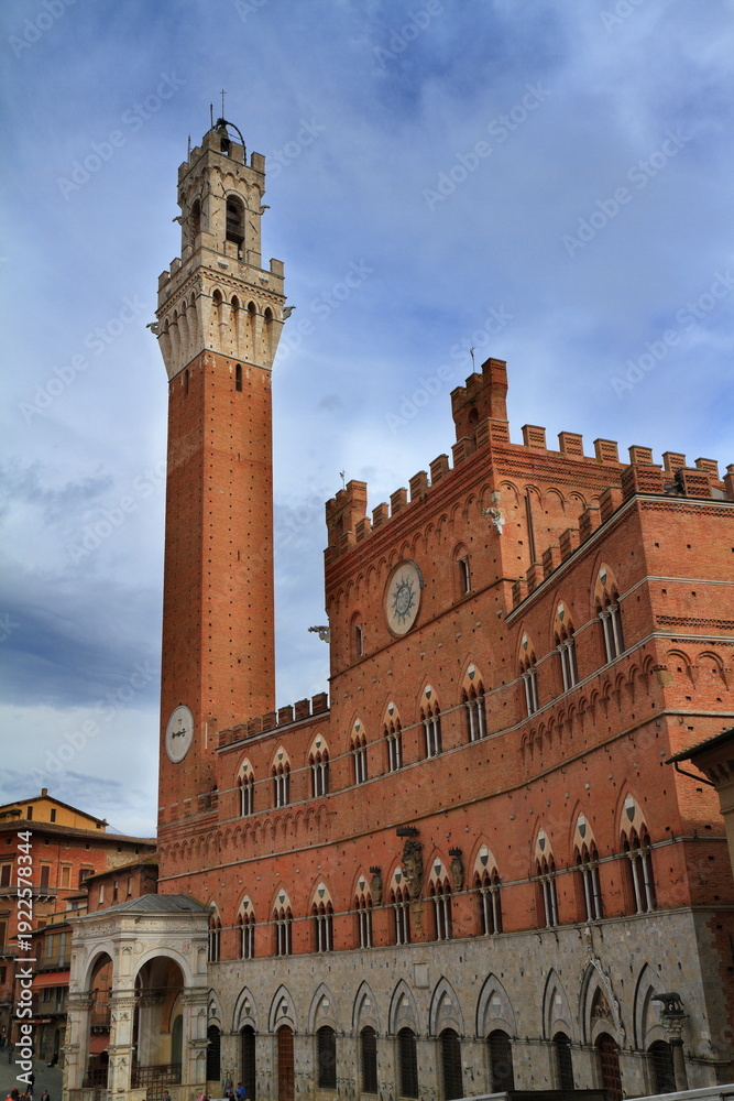 Fototapeta premium Panorama of Piazza del Campo in Siena, Tuscany, Italy