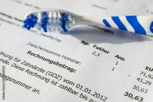 Rechnung beim Zahnarzt erhalten
