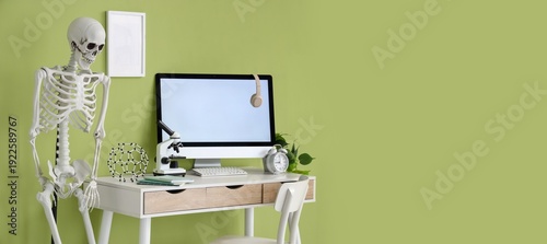 Inventor's workplace and hu...