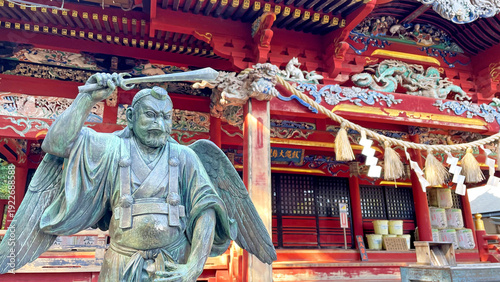 Obraz na plátne 日本の寺社仏閣の彫刻と天狗の像 厄除けと伝統文化  高尾山