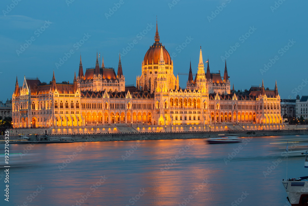 Fototapeta premium Parliament Building in Budapest, Hungary