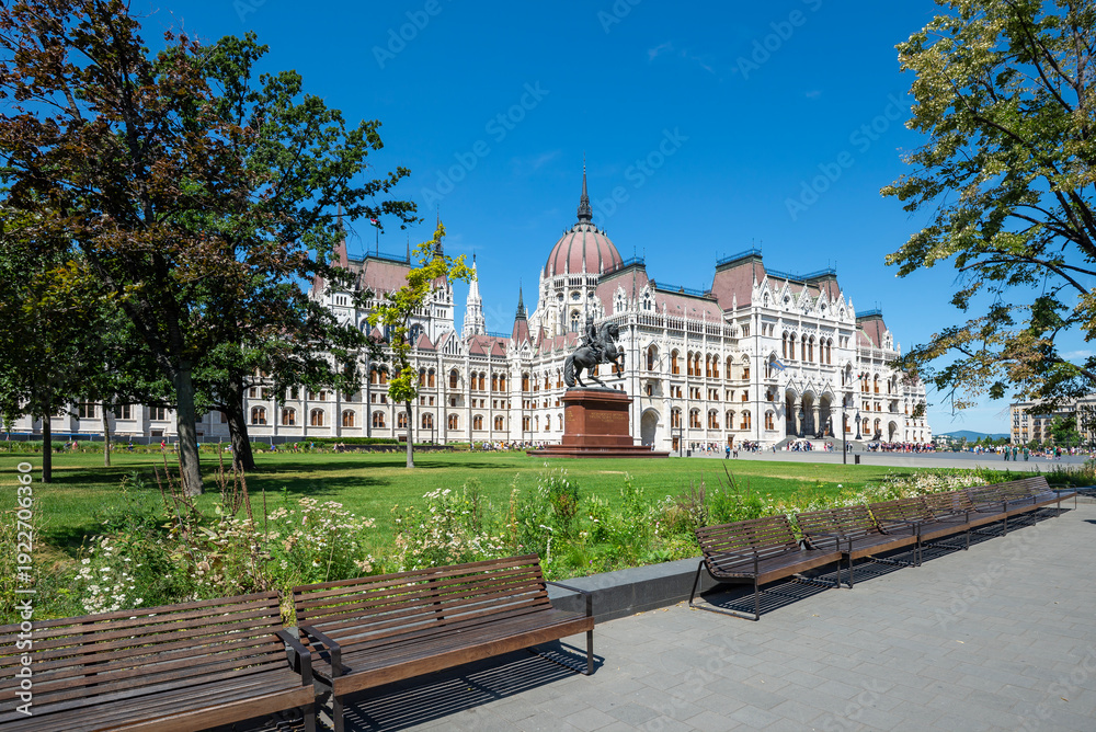 Fototapeta premium Parliament Building in Budapest, Hungary