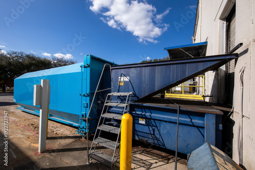 Cuadro en lienzo Industrial trash compactor outside warehouse