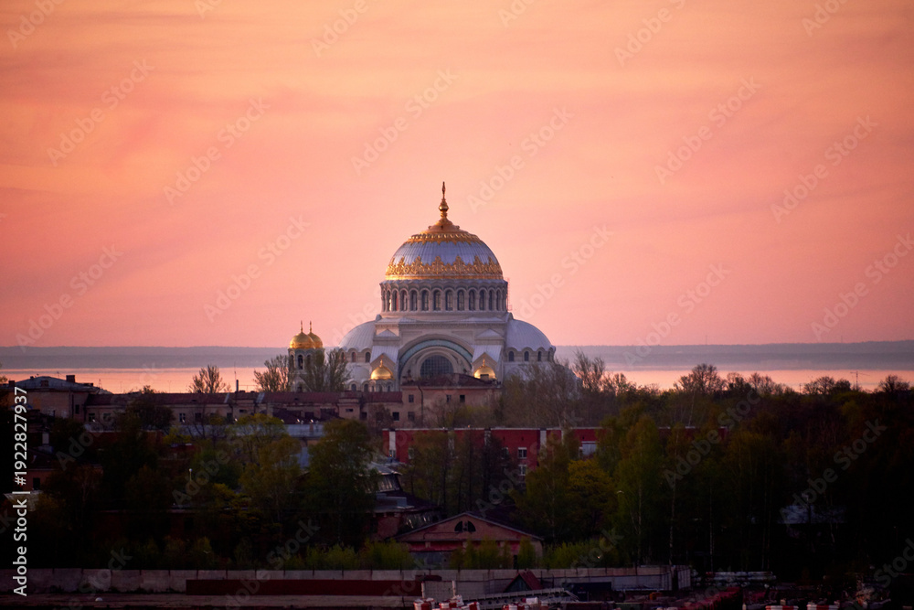 Obraz premium Kronstadt Naval Cathedral at Sunset