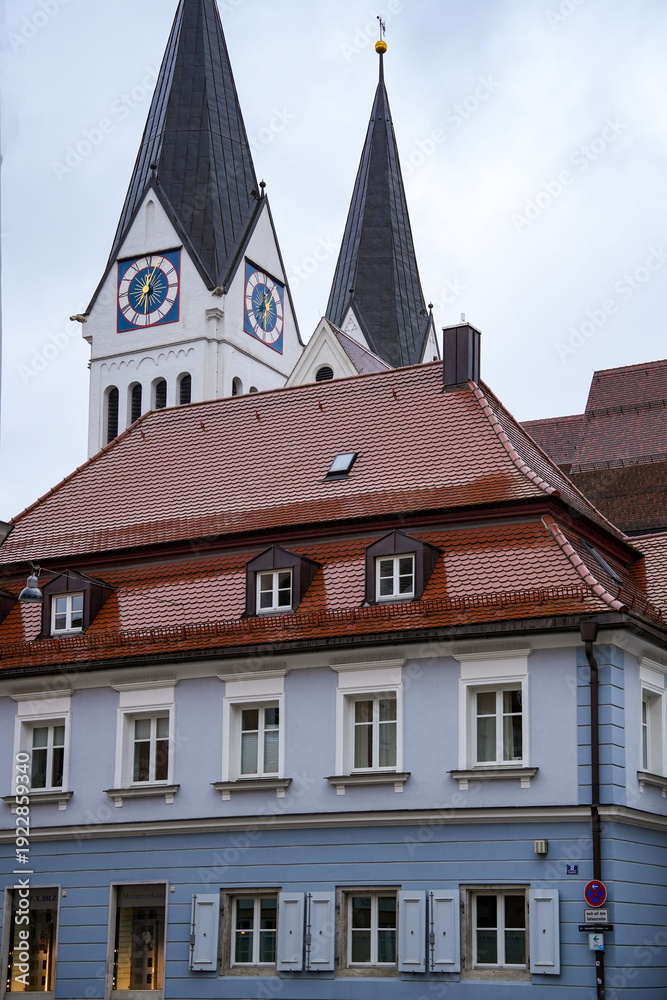 Obraz premium Eichstätt Cathedral (officially St. Mary's Cathedral) in Bavaria. In the foreground is the bishop's residence, which houses the apartment of the Bishop of Eichstätt.