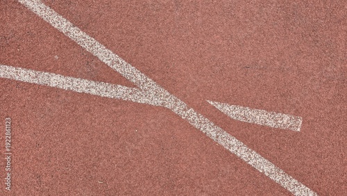 Fotografi Red synthetic rubber track texture with white marking lines