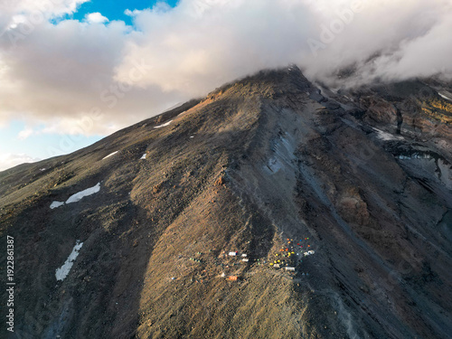 Foto Aerial drone view of Mount Ararat volcanic peak with barren rocky slopes and dra