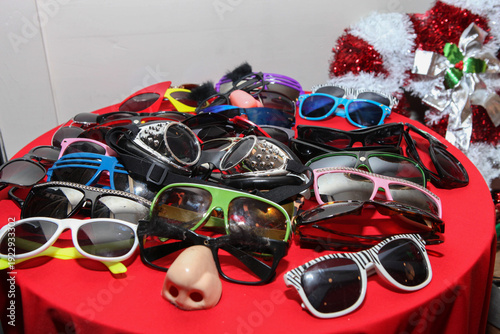 Bilde på lerret Colorful Sunglasses Costume Props Christmas Party Photo Booth Fun