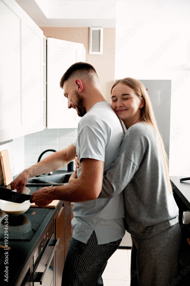 Obraz premium Couple cooking breakfast together in kitchen, morning lifestyle