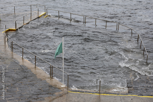 Piscina natural na Baía da Salga, na Ilha Terceira, Açores