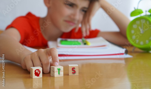 Fotografía child with TS frustrated doing homework, importance of educational needs and special attention to this disorder
