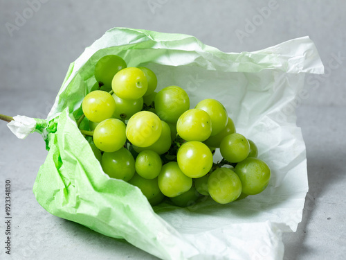 Wallpaper Mural bunch of grapes, shine muscat Torontodigital.ca