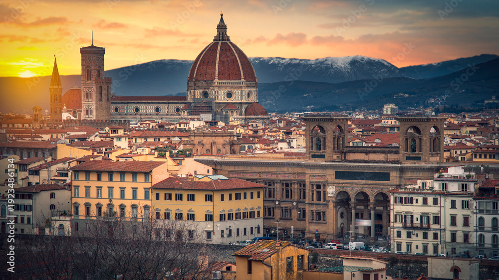 Obraz premium Panoramic view of Florence with Santa Maria del Fiore Cathedral at sunset, Italy