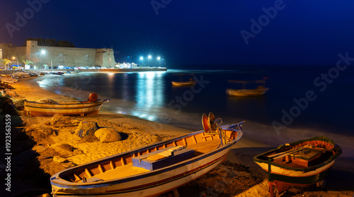 Cuadro en lienzo Evening view of the high walls of the Kasbah (fortress) from Hammamet harbor, Tu